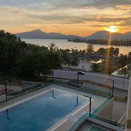 Marina Heights Seaview Resort 2 Lumut Esterno foto