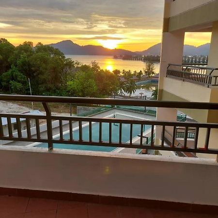 Marina Heights Seaview Resort 2 Lumut Esterno foto