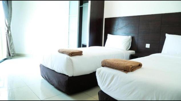 Marina Heights Seaview Resort 2 Lumut Esterno foto